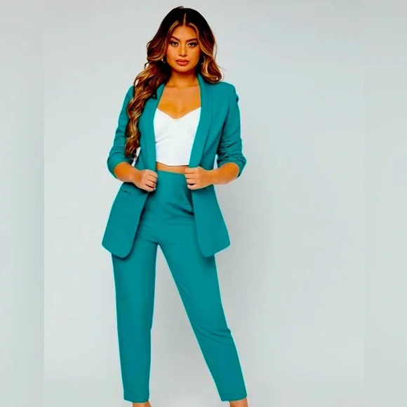 Gorgeous Pant Suit - Picture 1 of 6